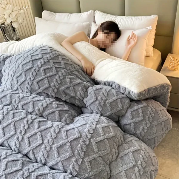 Luxurious Taffeta Comforter - Soft, Thick, and Warm for All Seasons - Machine Washable, Perfect for Bedroom, Guest Room, and Hotel Use - Image 3